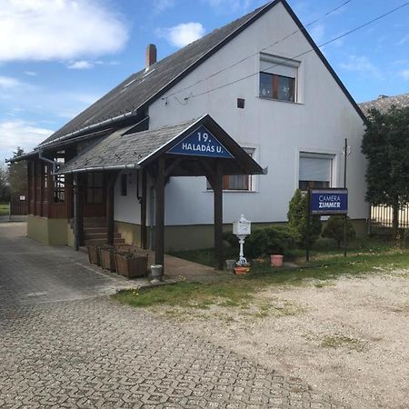 Hotel Kertesz Rozsa Vendeghaz Nagykanizsa Exterior foto